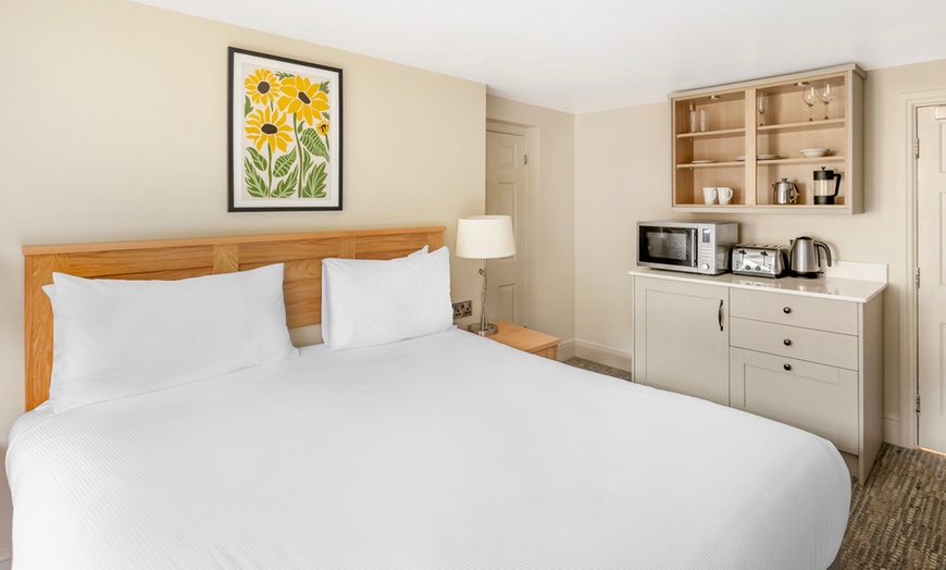 Image 21: Rolling Hillside Retreat in Devon: Scenic Apartment Stay up to 6