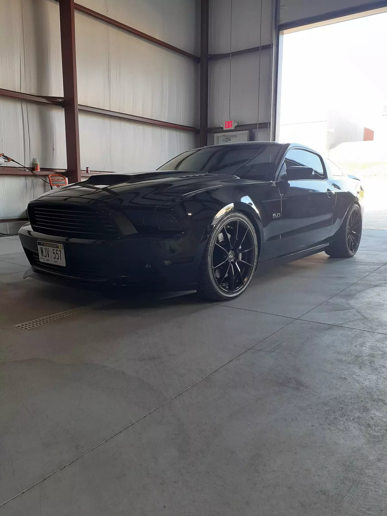 Diamond Shine Full Detailing for Car, SUV, Truck, Van and Semi-trucks 