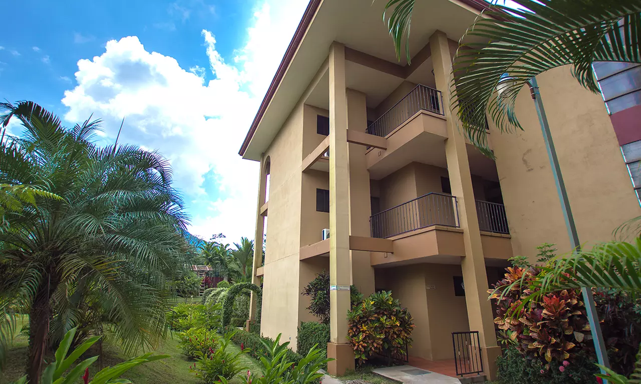 ✈ 5-Night Costa Rica Volcano & Cloud Forest Trip w/Air, Car Rental