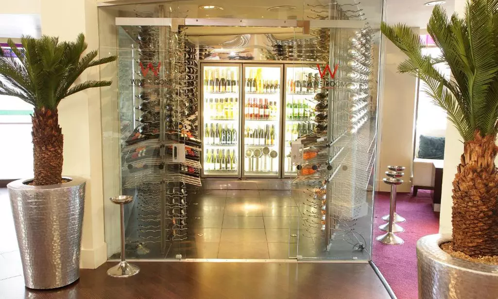 4* Derry: Double Room Stay with Breakfast and a Glass of Prosecco