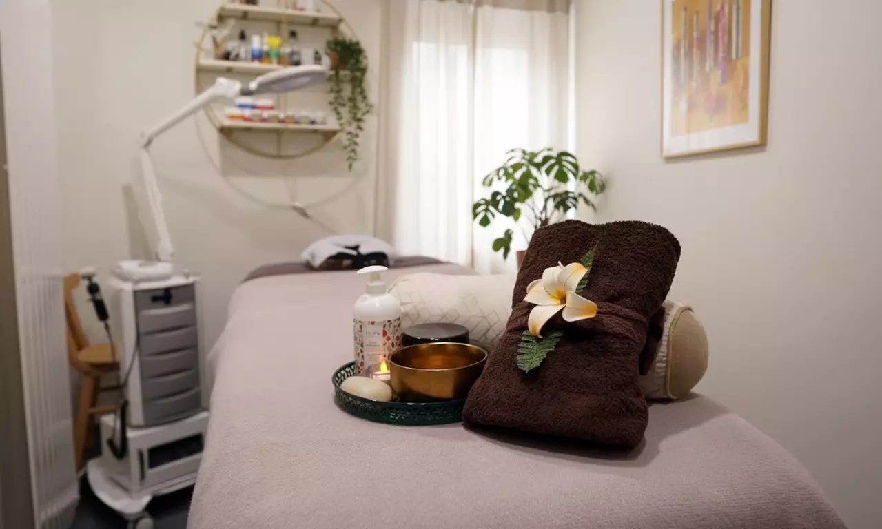 Soin du visage nettoyage ou coup d'éclat complet d'1h (jusqu'à 28% de remise) - Image 2