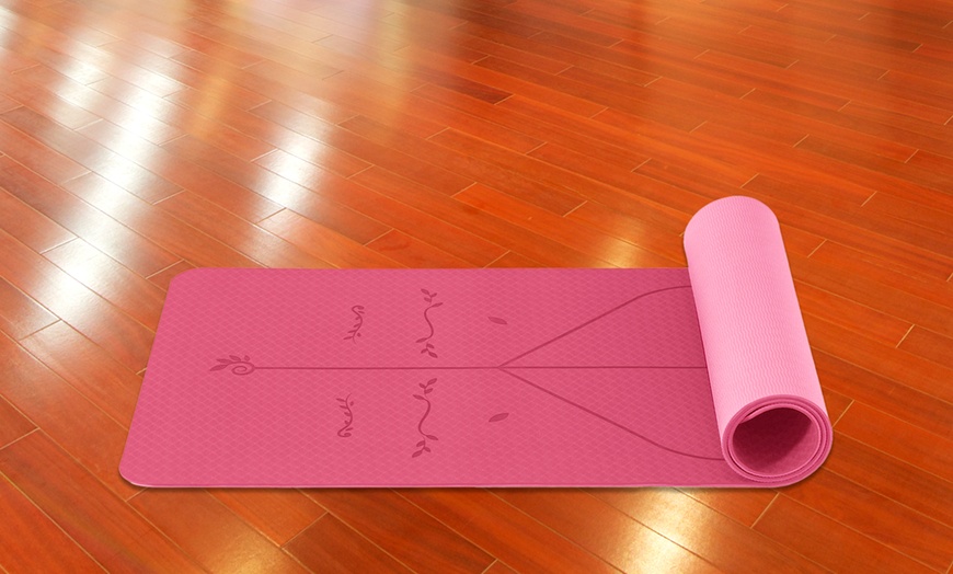 Image 1: Non-Slip Yoga Mat With Alignment Lines
