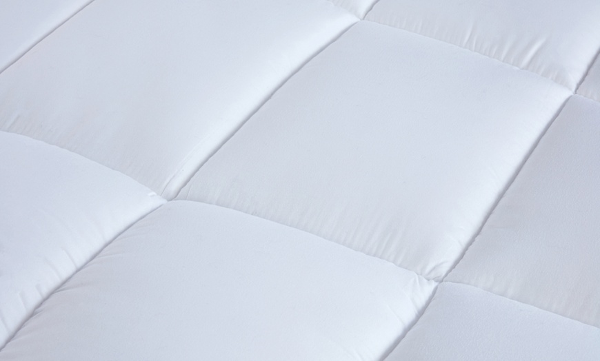 Image 2: Luxury Extra Deep Mattress Topper