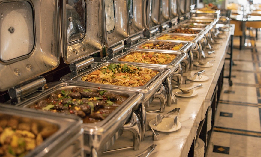 Image 1: 5* Daily Dinner Buffet with Complimentary Soft Beverages and More