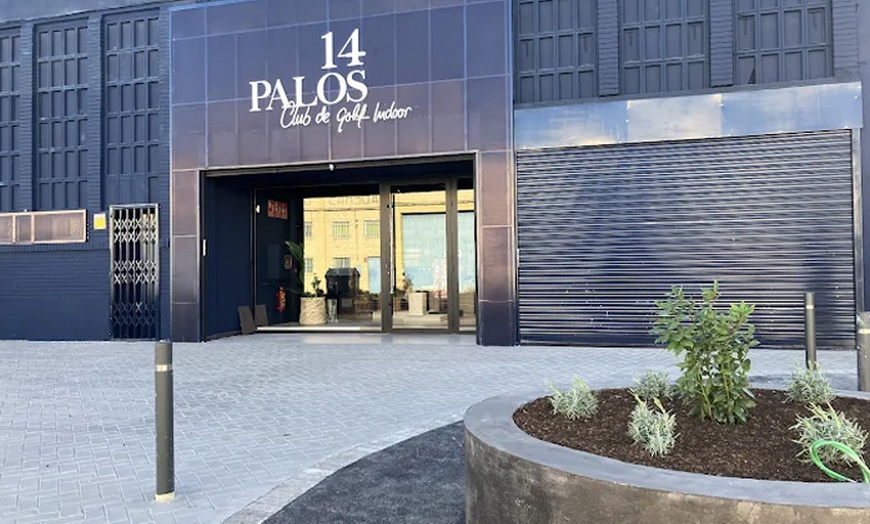 Image 4: Bautismo de golf indoor con simulador de 1 hora para 2 o 4 personas