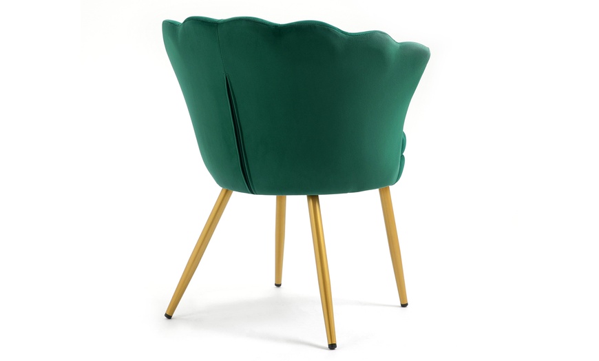 Image 48: Fauteuil coquillage en velours