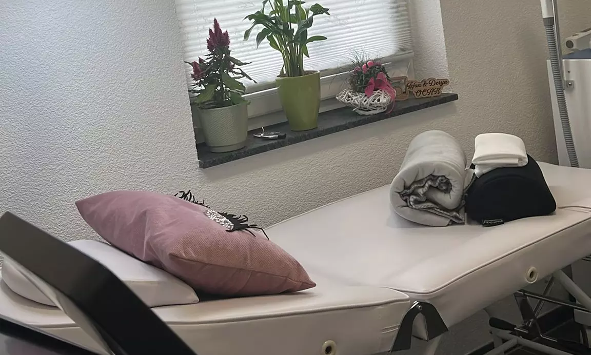 3 oder 5 Behandlungen: IPL-Haarentfernung an 1 kleinen / großen Zone