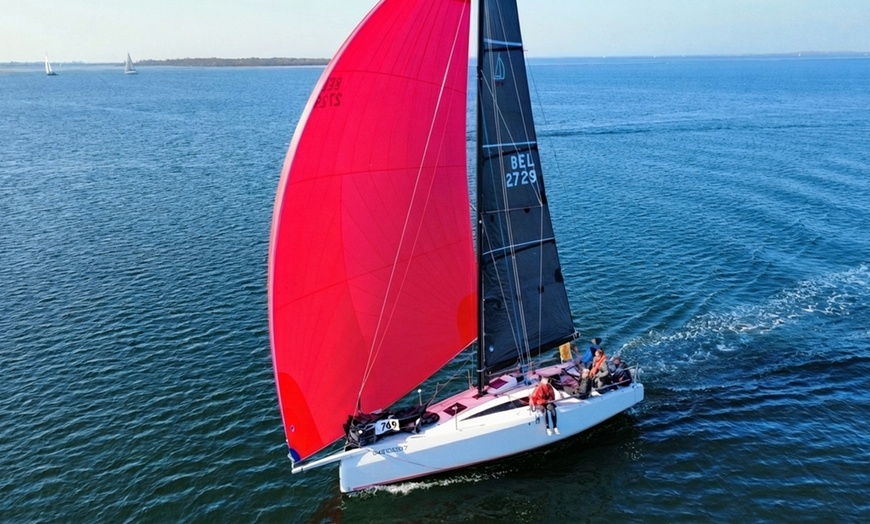 Image 5: Met zijn zevenen 8 uur lang bubbels met kapitein op open zee