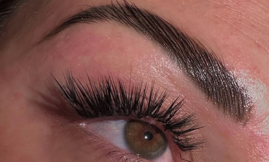 Image 3: Browlift, rehaussement de cils ou pose "fox eyes"