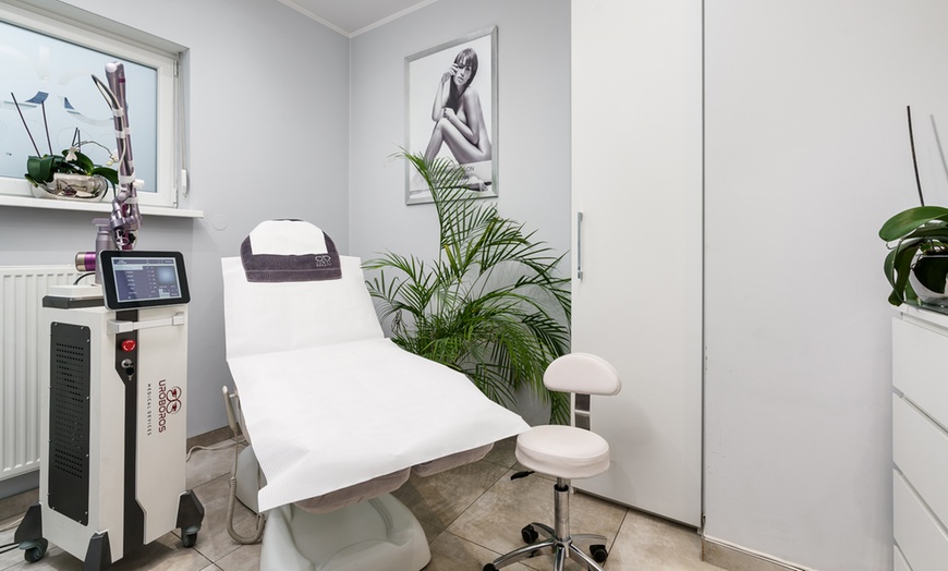 Image 1: Do 40% zniżki na Lifting twarzy - nieoperacyjny w COCO BEAUTY CLINIC