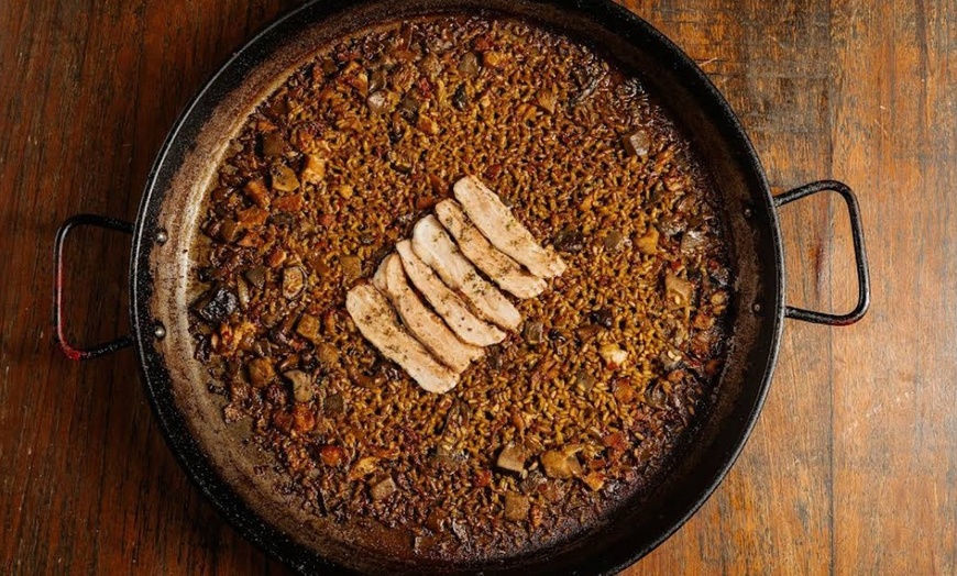 Image 22: Menú CalaBlava con entrantes, principales o arroz, postres y bebidas