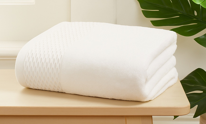 Image 8: Eden Weave 500gsm Bath Sheet