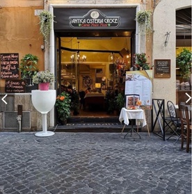 Primo, secondo o hamburger, dolce e bottiglia di vino all'Antica Osteria Croce. Consegna a domicilio o asporto