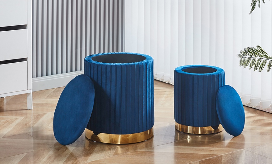 Image 19: Coppia di pouf contenitori in velluto
