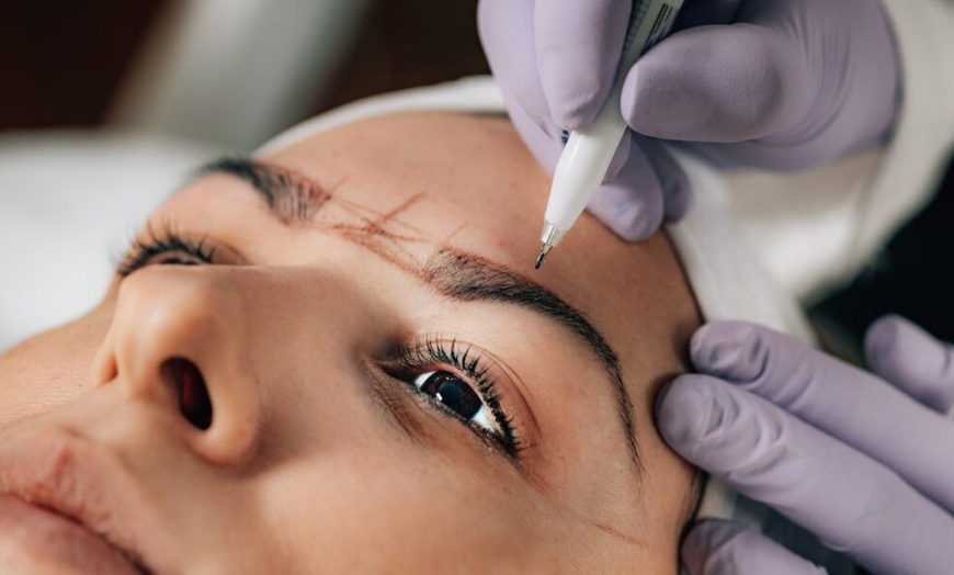 Image 2: Redonnez intensité à votre regard avec le microblading ou microshading