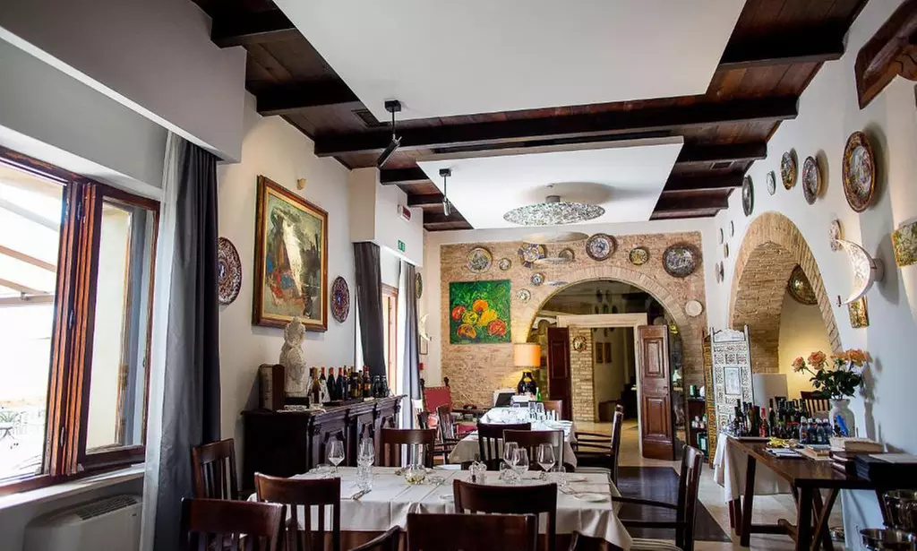 Spello: 1 o 2 notti in matrimoniale Standard con colazione, Spa e cena