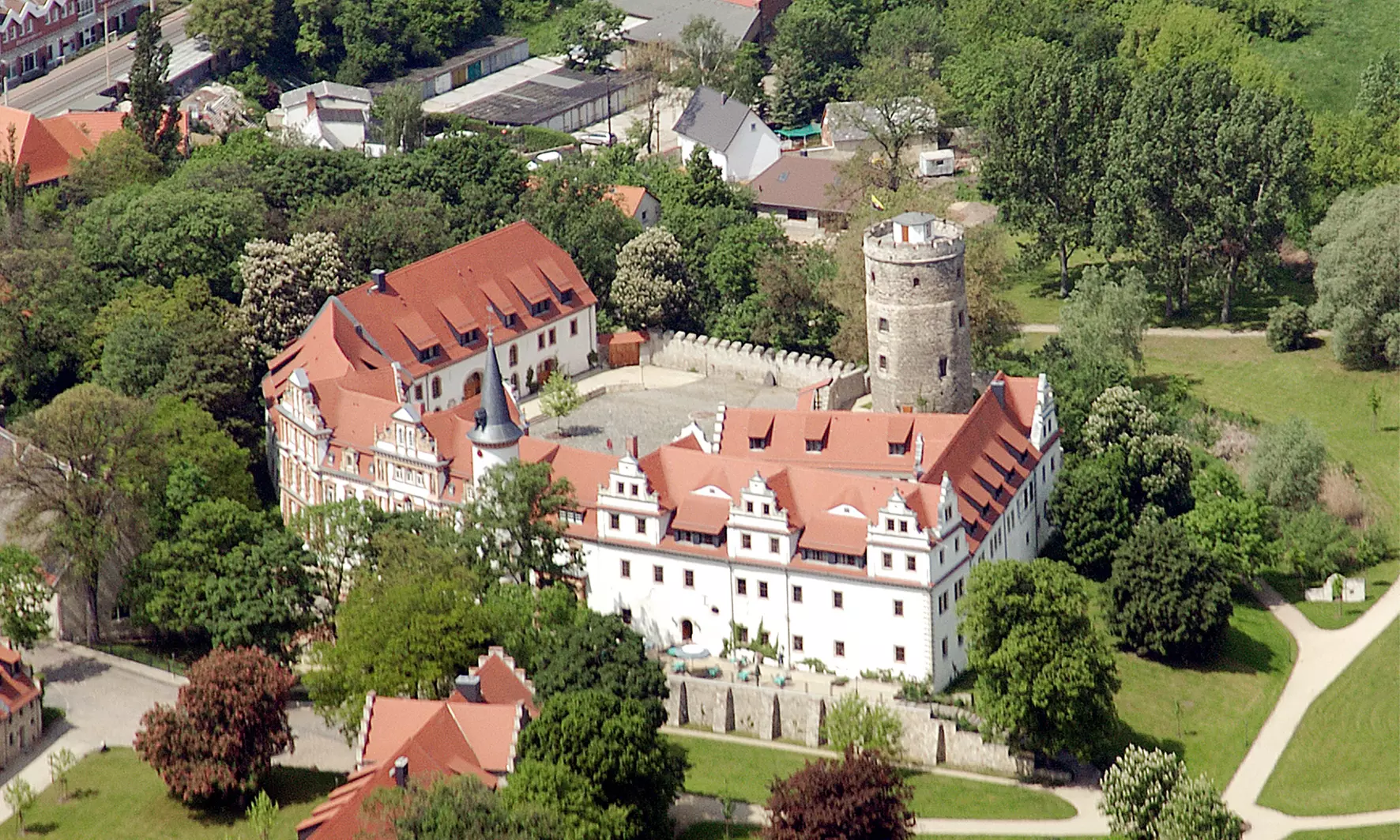 Schkopau: 2 Nächte für Zwei im Superior-DZ inkl. Frühstück, 1x 4-Gänge-Menü und 1 Glas Sekt im 4* Schlosshotel Schkopau - Primary Image