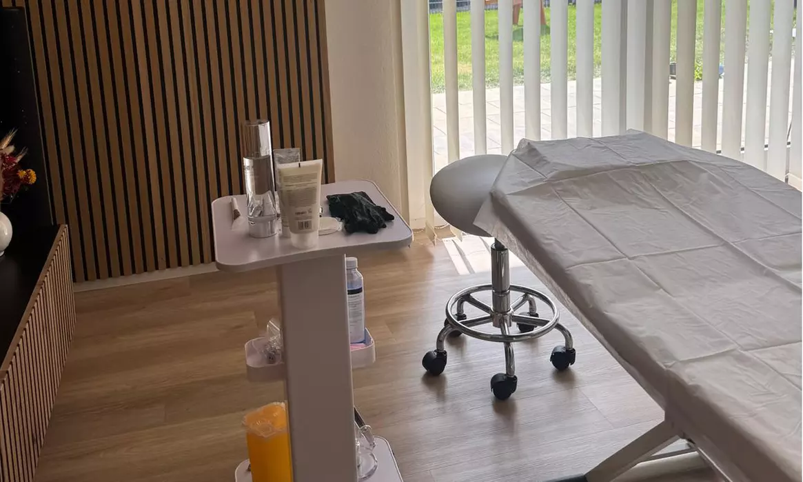 Aqua Facial und/oder Microneedling für 1 Person