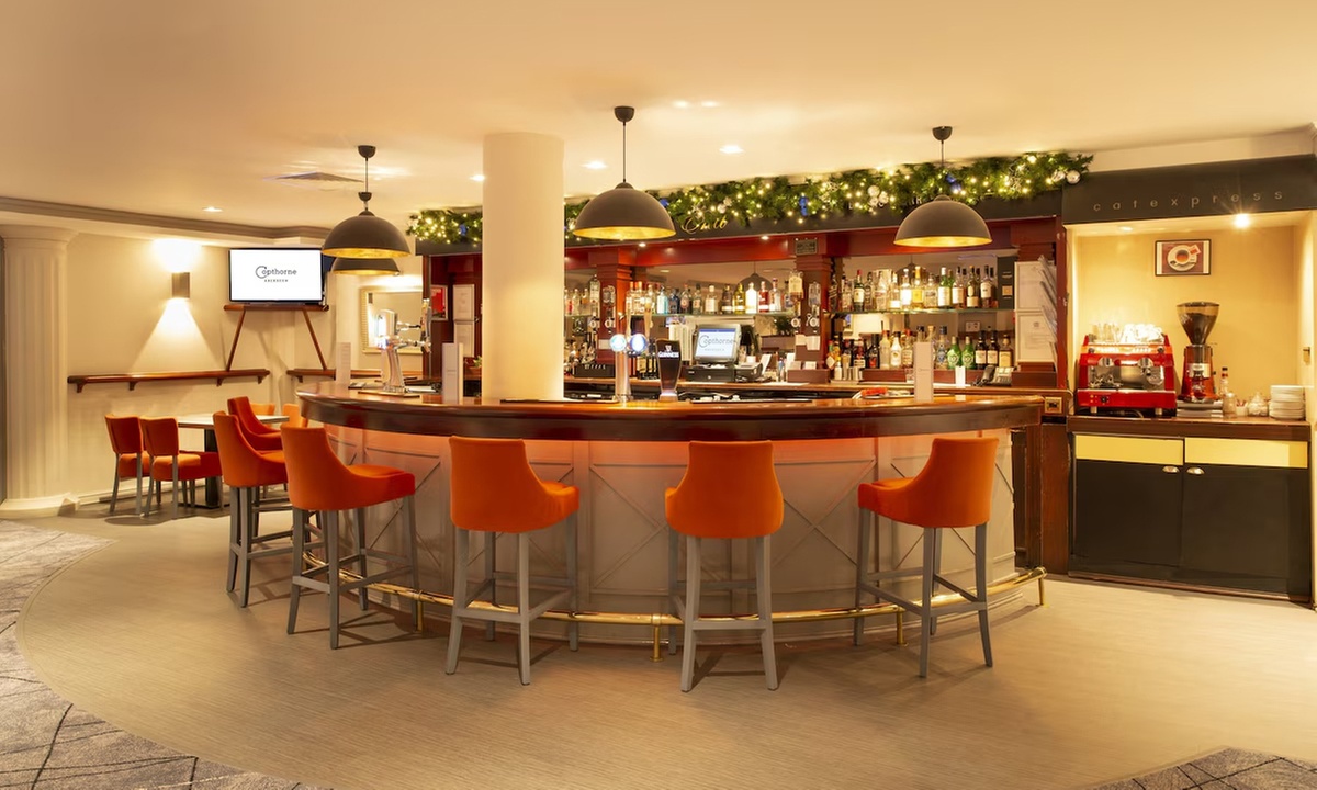 Aberdeen: Standard Double Room w/Breakfast 10%Dis on Food&Soft Drinks