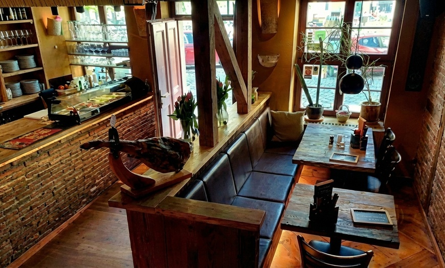 Image 3: Premium-Tapas nach Wahl inklusive Salsa und Brot