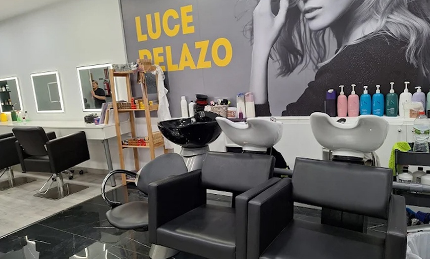 Image 5: Sesión de peluquería con opción a mechas y/o tinte de raíz para 1 