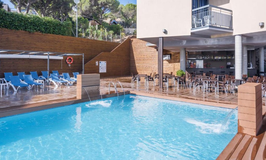 Image 6: Costa Brava : chambre double en demi-pension