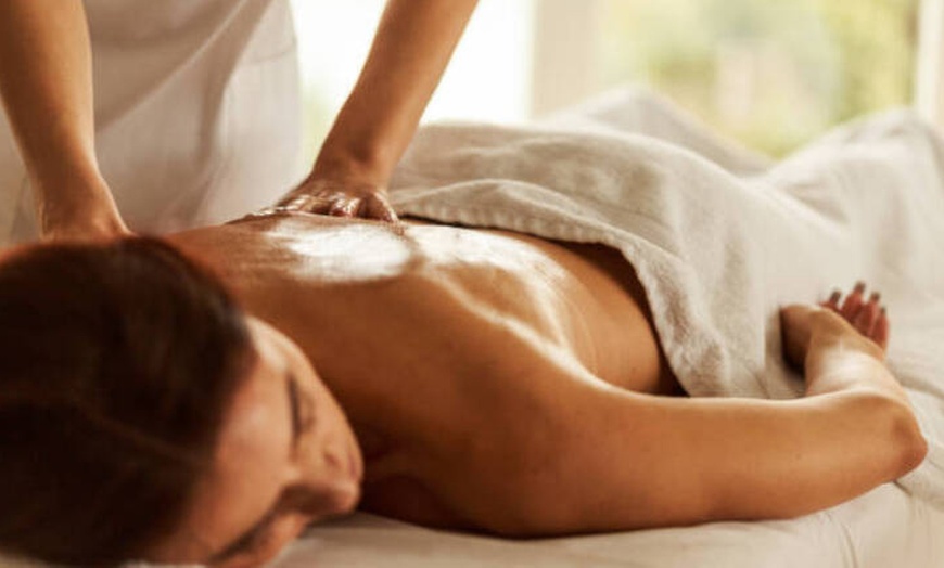 Image 8: 1 o 3 sesiones de masaje relajante de 1 hora