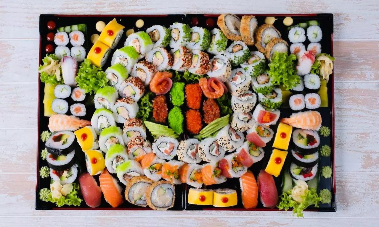 Sushi-Platte für 2 oder 3 Personen oder 4 bis 5 Personen