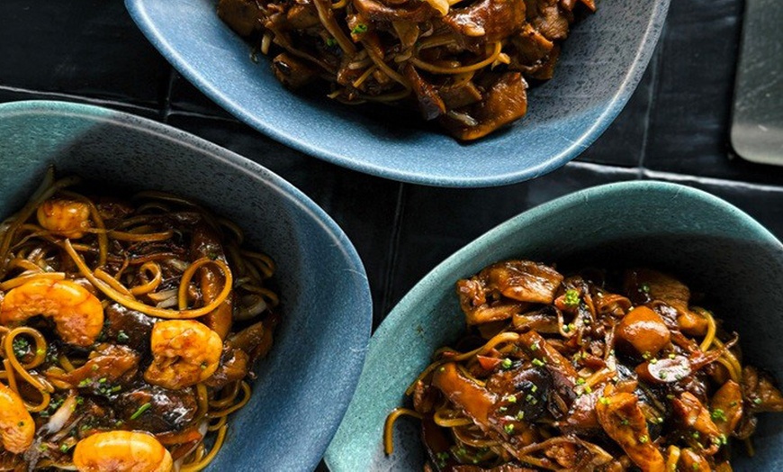 Image 9: Menú coreano con seteu a compartir, 2 principales, postre y bebidas