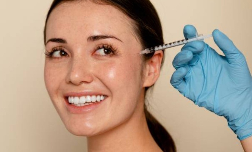 Image 7: Redefine tu rostro con un tratamiento reafirmante inyectado para 1