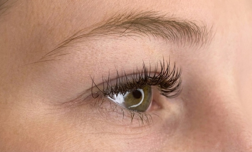 Image 2: Elevate w/ One Full Set of Classic, Hybrid or Volume Eyelash Extension
