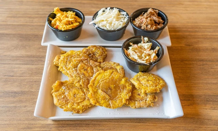 Image 9: Menú venezolano de arepas o parrillada a elegir para 2 o 4 personas