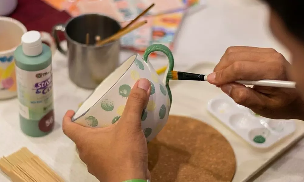 Taller de pintura en cerámica durante 2 horas con bebida