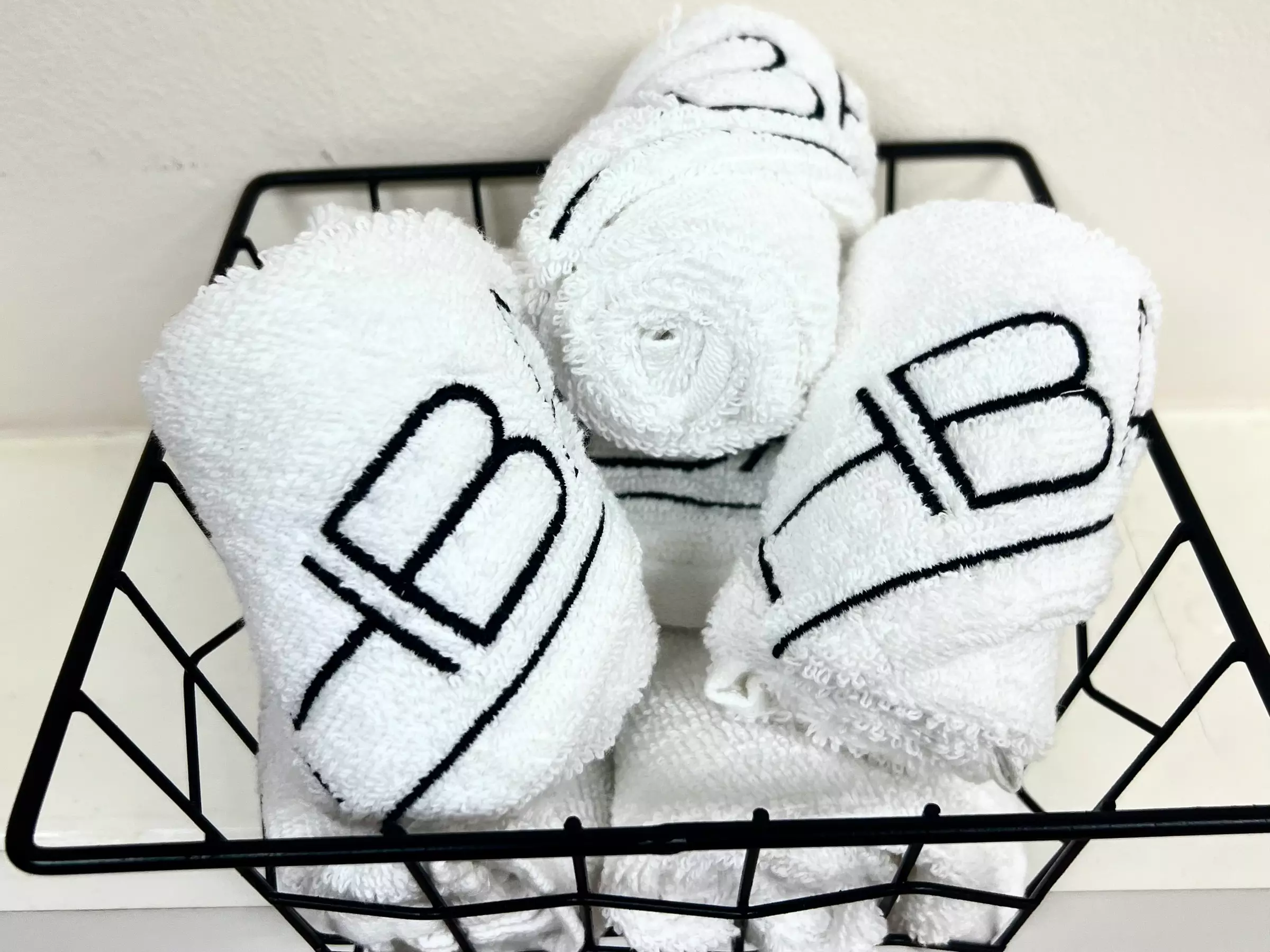 Up to 34% Off on Facial - HydraFacial at Hagleys beauty Academy - Second Medium