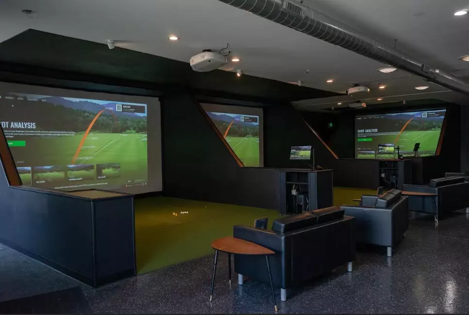 Indoor Golf Simulator Experience with TrackMan Technology