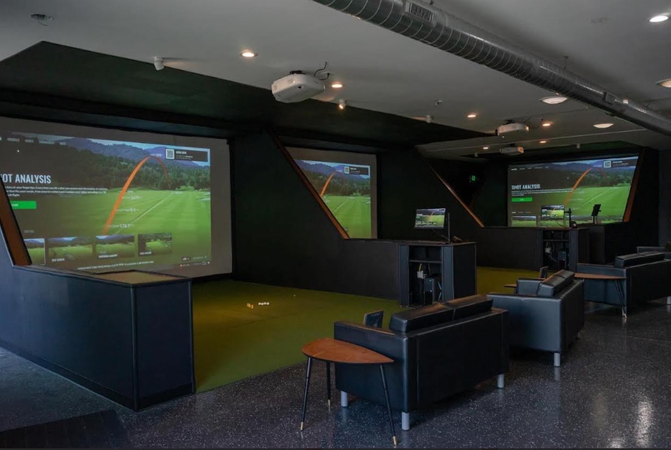 Enjoy with One, Two, or Four Hour Golf bay Rental for Up to 4 people
