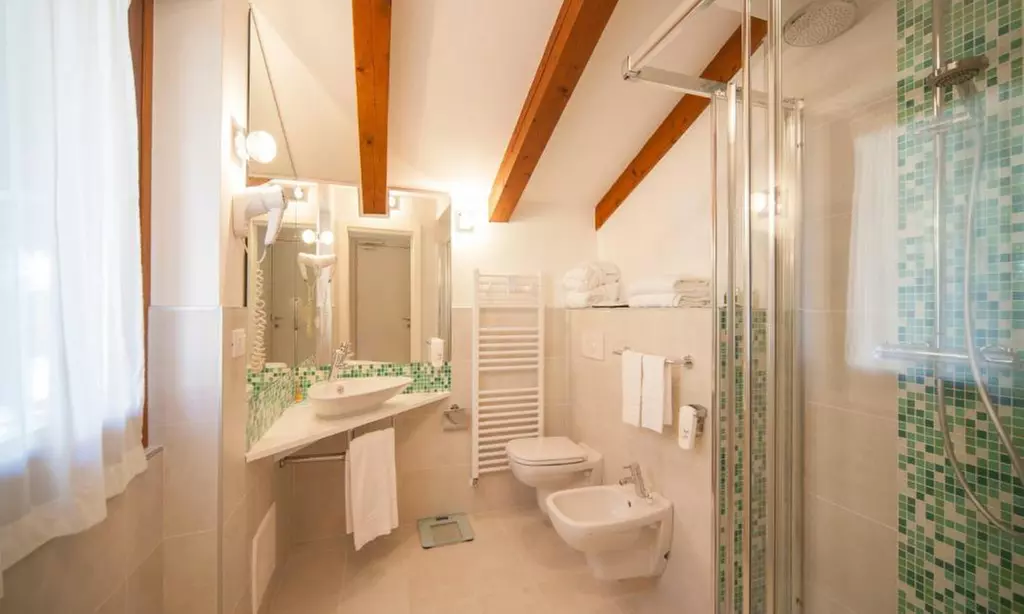 Trento: colazione o mezza pensione e area wellness fino a 4 persone