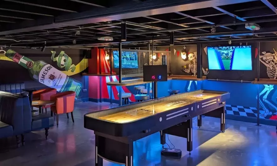 Shuffleboard & Pizza in Stratford: 1-Hour Session For 2 to 8 People