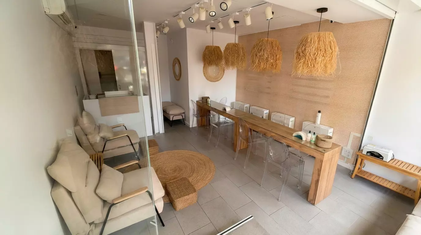 Uñas acrílicas con opción a decoración y masaje de manos para 1