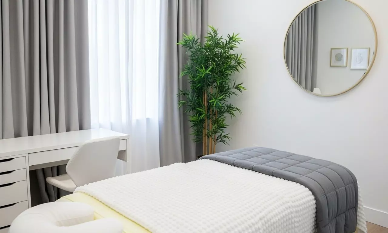 60–90 Min Full Body or Face Massage with Aromatherapy & More