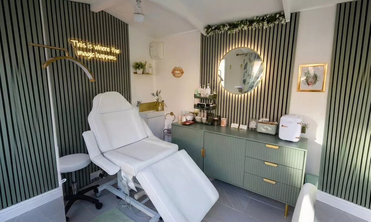 Transform your Skin: One 60-Minute Hydro Radiance Facial Session at Rewind Beauty - Second Medium