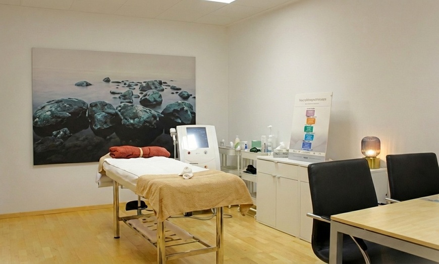 Image 6: Sesión de higiene facial o 1 o 2 sesiones de radiofrecuencia para 1