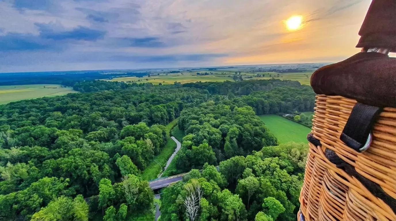 Niezapomniany widokowy lot balonem – grupowy, prywatny lub zaręczynowy