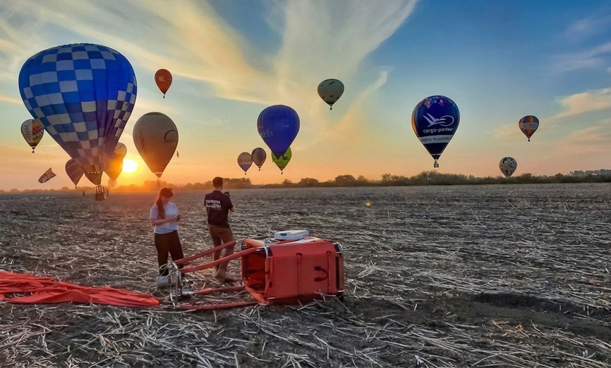 Image 6: Niezapomniany widokowy lot balonem – grupowy, prywatny lub zaręczynowy