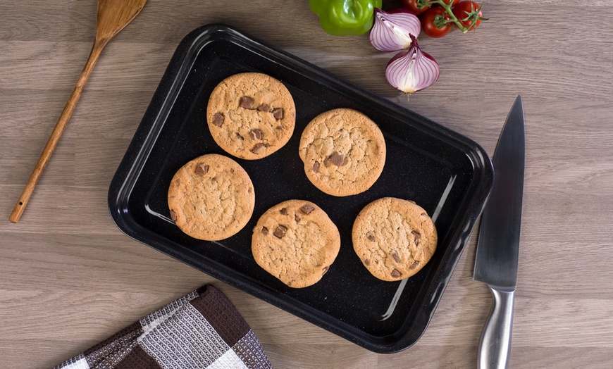 Image 3: Russell Hobbs Baking Tray Set