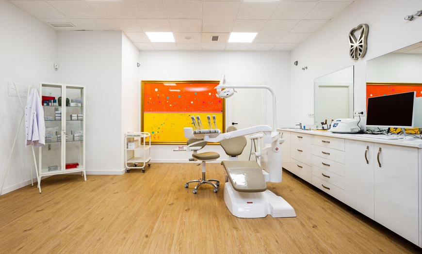 Image 3: Descuento de hasta 401 € en ortodoncia metálica o cerámica