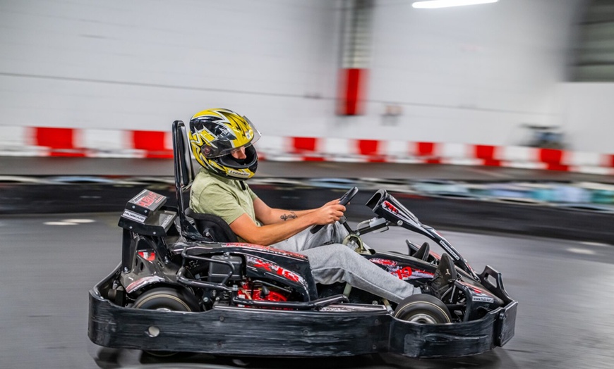 Image 2: Jetzt aufs Gas: 45 Min. Go-Kart Fahrspaß für 1 oder 2 Personen