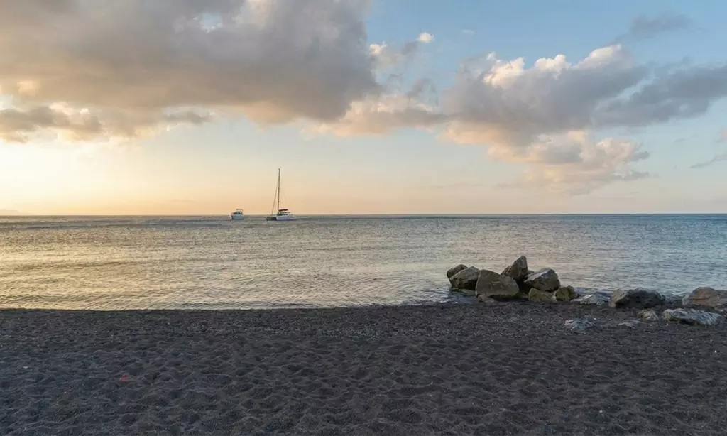 ✈ Santorini, Estate 2026: Volo diretto più 7 notti in hotel