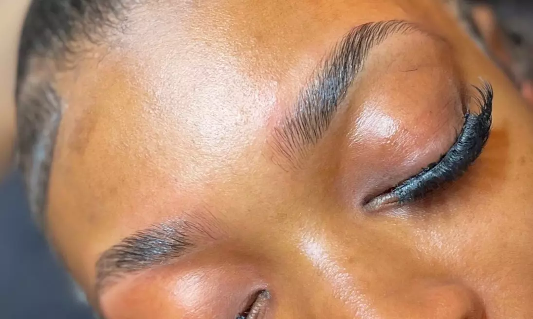 Perfectly Shaped Brows with Brow Lamination, Tint & Sculpt