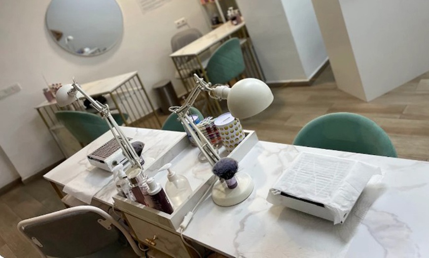 Image 3: Lifting y tinte de pestañas con opción a tratamientos para cejas